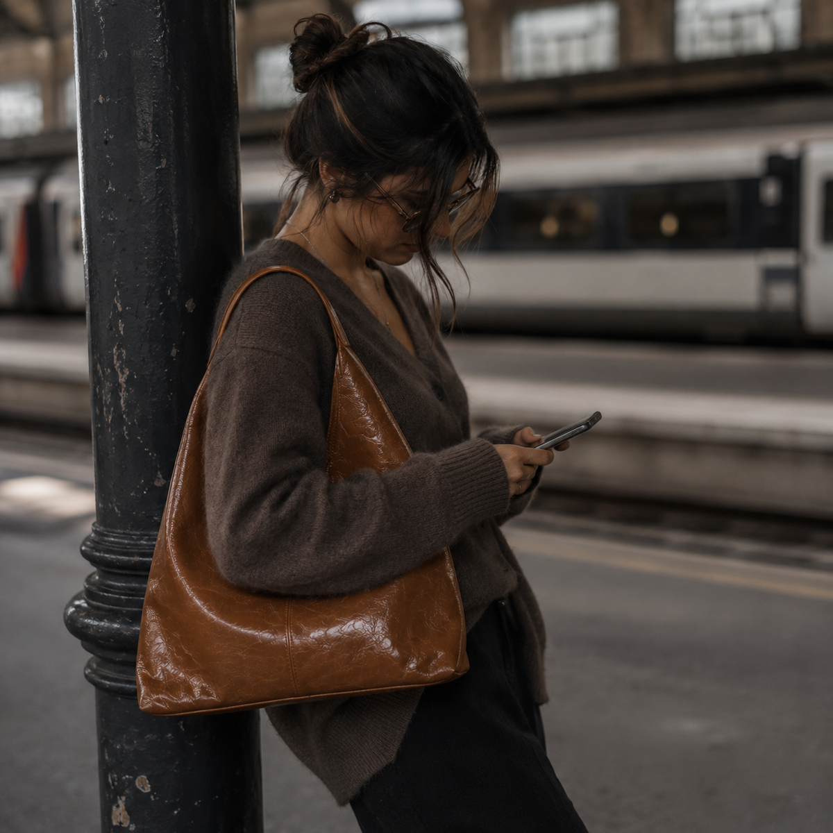 Bolso Firenze marrón en look de calle