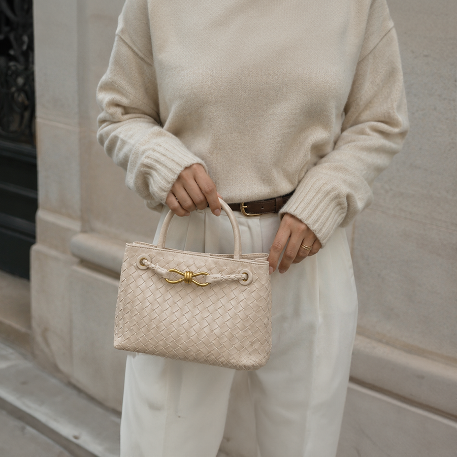 Bolso Positano en Crema sujeto por el asa