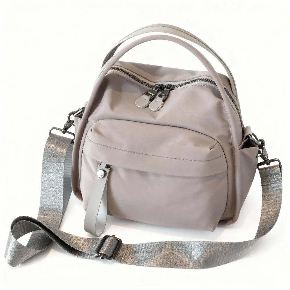 Bolso Amalfi en gris claro, vista tres cuartos