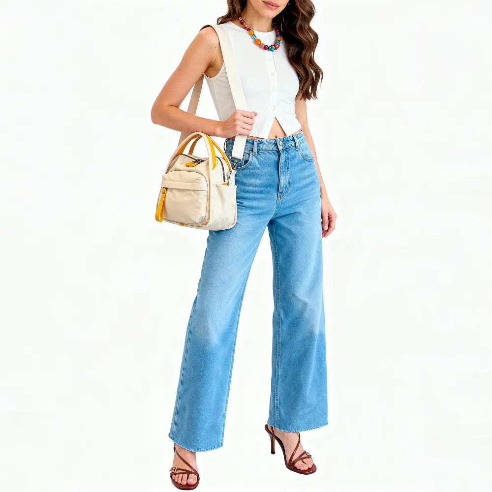 Bolso Amalfi en beige y amarillo en look de calle