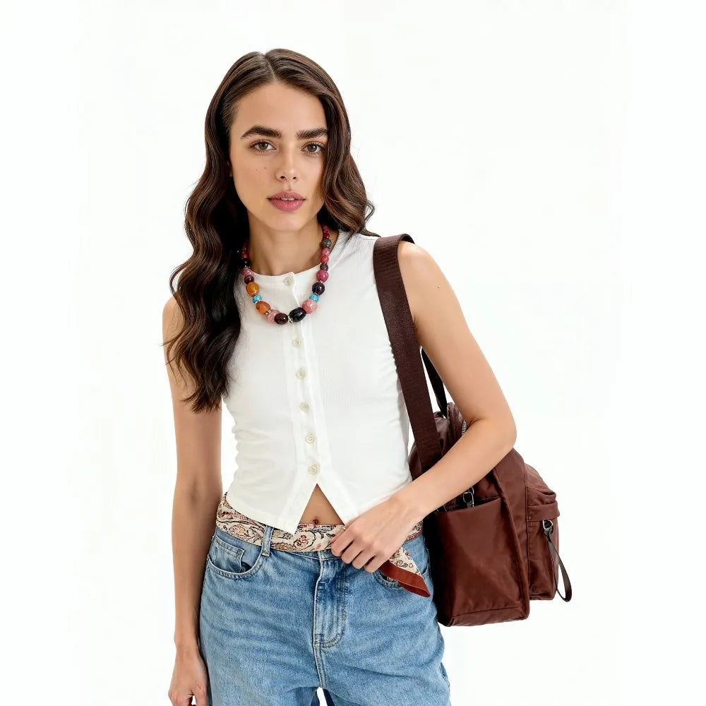 Bolso Amalfi en marrón en look de calle